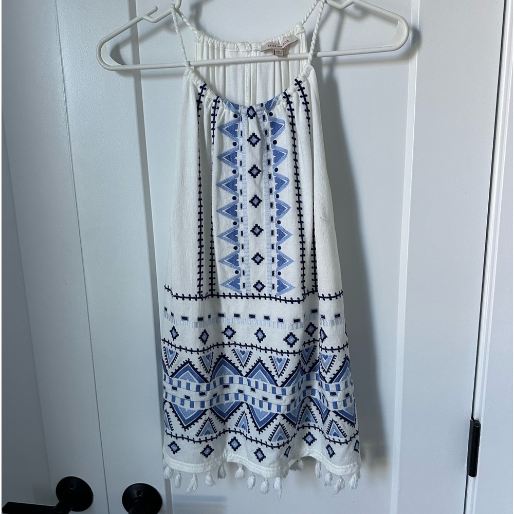 High neck tank top with blue threaded detail